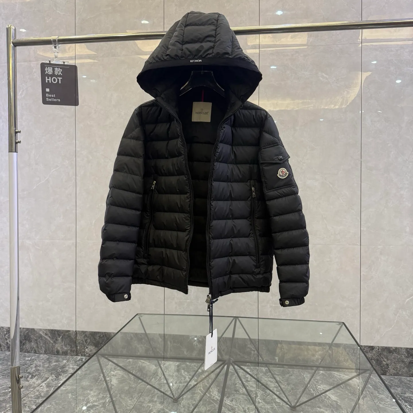 Moncler Classic“ ” 。 ， ， ： ， ， 。 YKK ： ， ， 。 ： Moncler ， ， 。 ：Black Gray Green Size：12345 👉